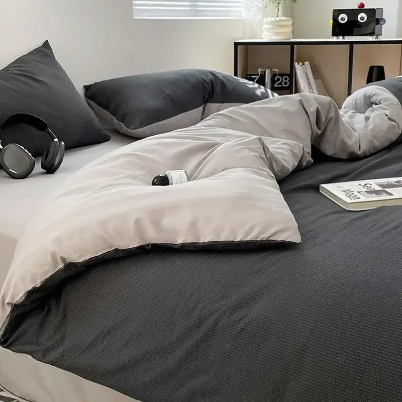 Gray and black two-tone quilted cotton quilt set with textured bubble cotton and plush soft comforter design