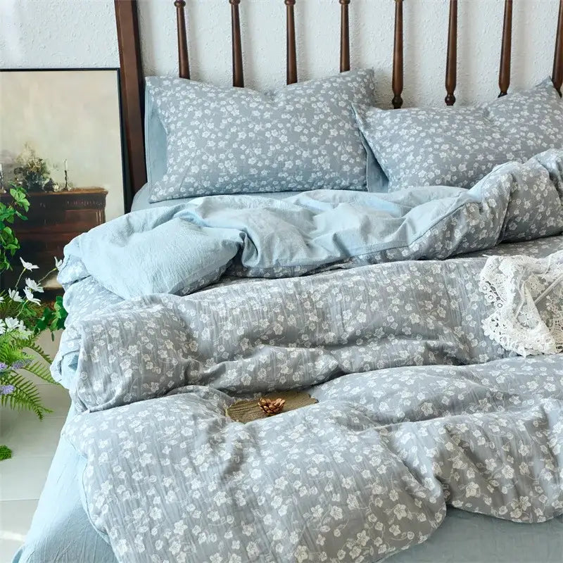 Light blue and white floral decorbites cotton jacquard bedding set with soft textured fabric for bedroom use