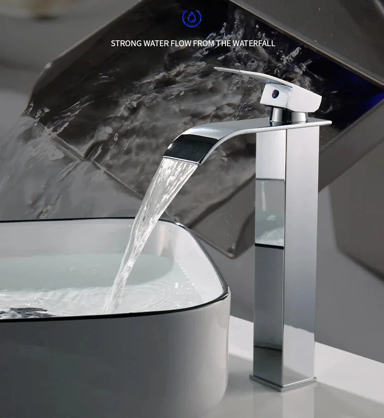 Chrome-finished stainless steel waterfall faucet with single handle for wash basin in black for bathroom use