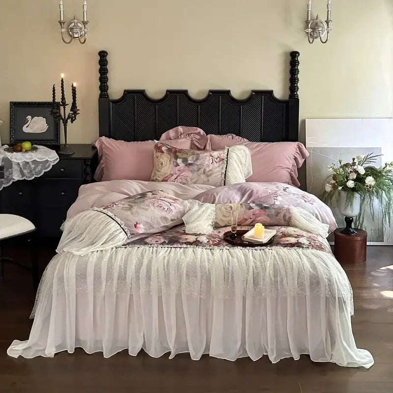 Pink floral bedding set with double lace ruffles and ruffled edges made of egyptian cotton for bedroom use